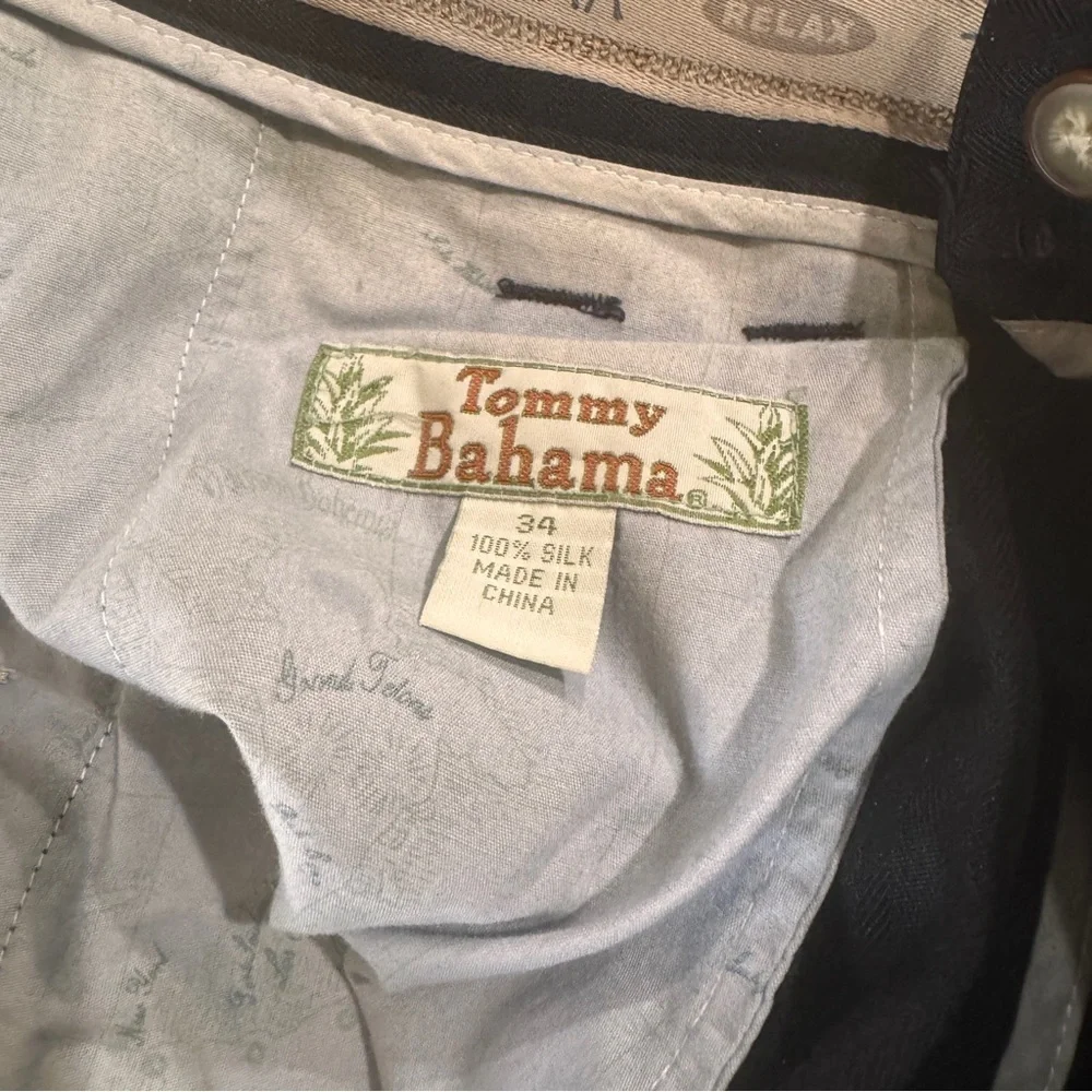 Vintage Tommy Bahama Men’s Silk Pleated pants 100% Quality silk‎ relaxed fit